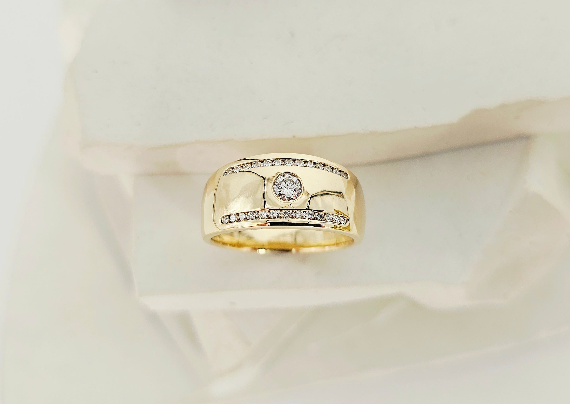 Round Cut Diamond Statement Ring