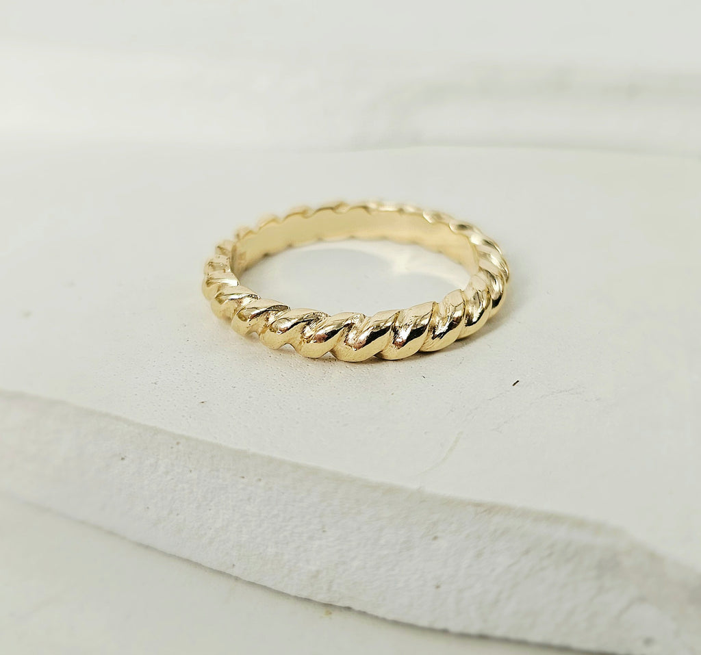 Discover Your Signature Stack: Rope Twist Band