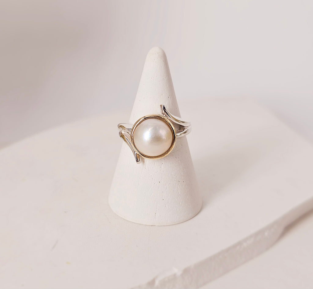 Timeless Elegance: 10mmCream Mabe Pearl Ring