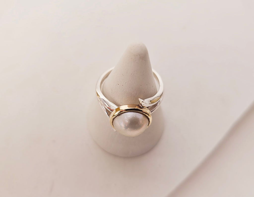 Timeless Elegance: 10mmCream Mabe Pearl Ring