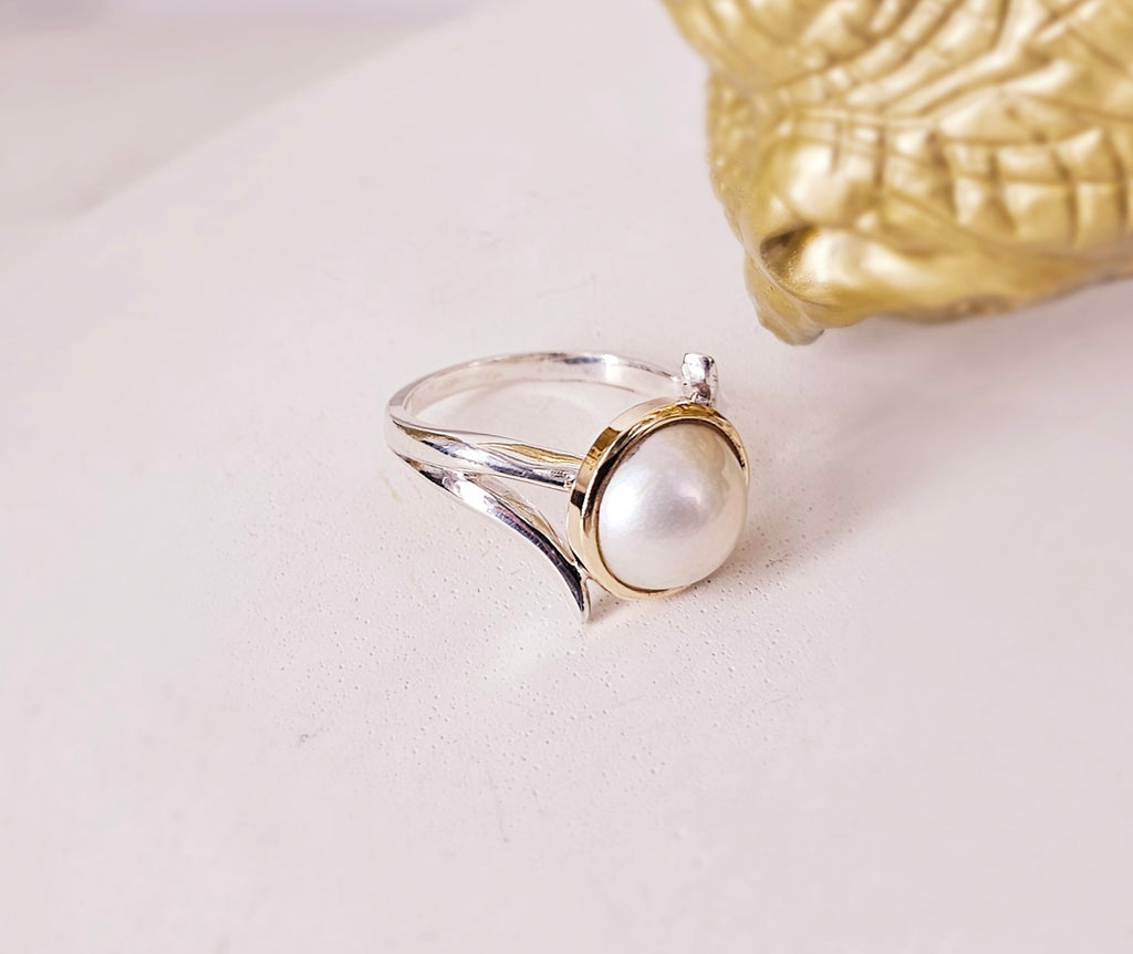 Timeless Elegance: 10mmCream Mabe Pearl Ring