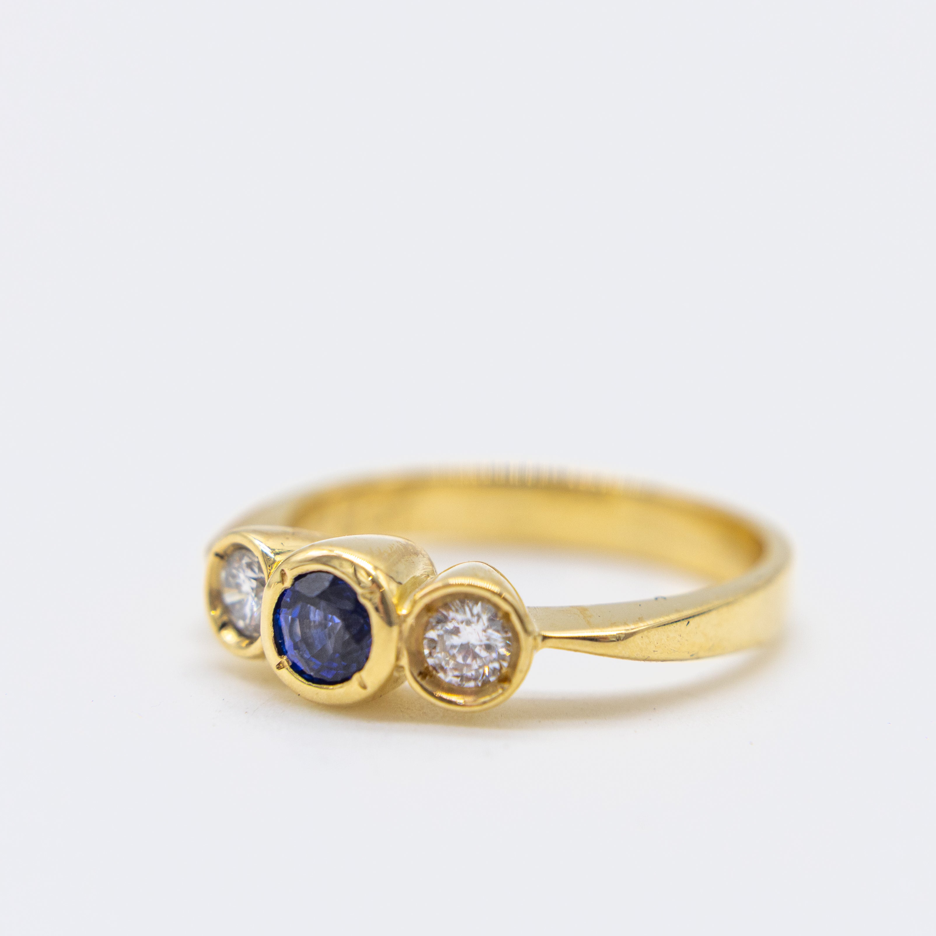 18ct Yellow Gold Sapphire and Diamond Ring