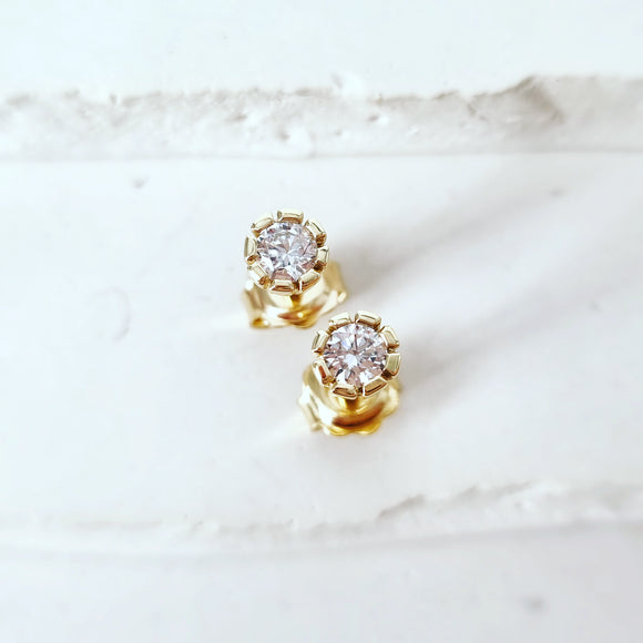 Diamond Lab Studs in 9ct yellow