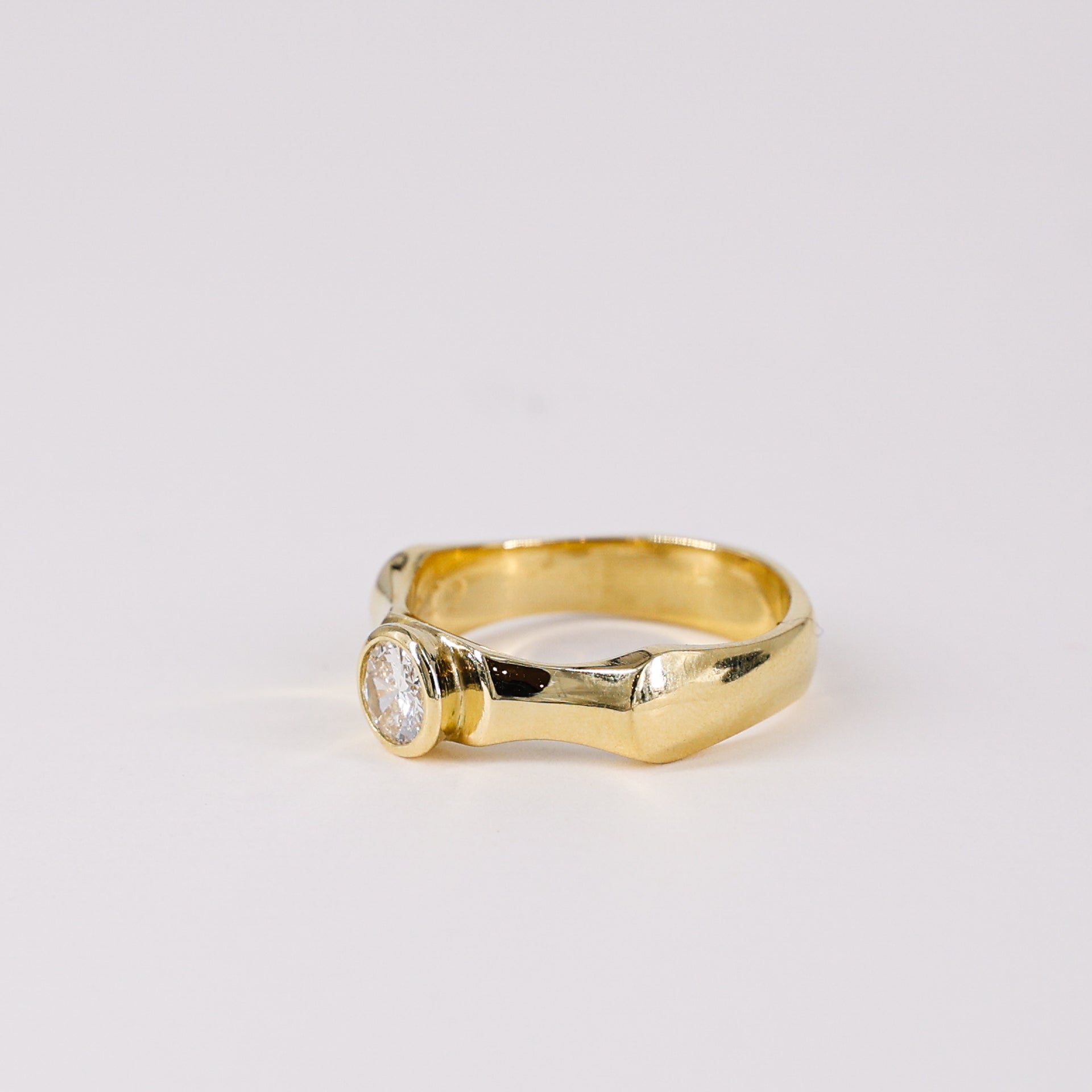 18ct Gold Vintage Glamour Ring