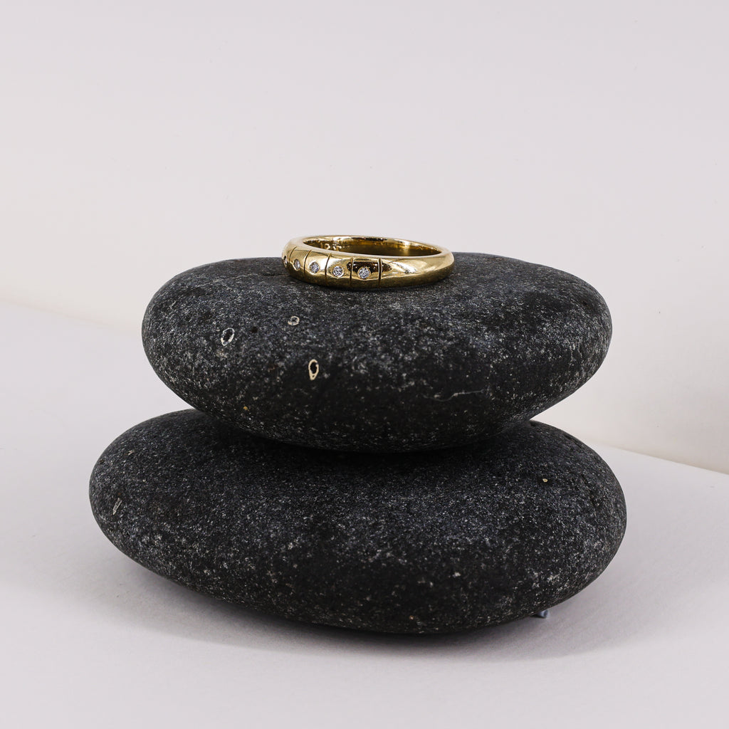 18ct Gold Timeless Signature Ring