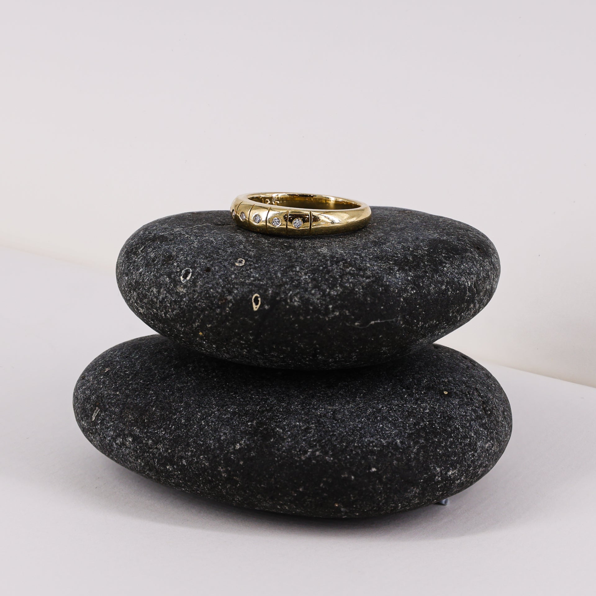 18ct Gold Timeless Signature Ring