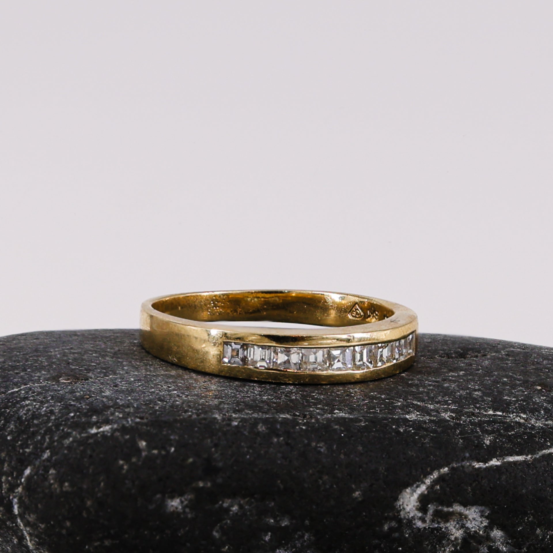18ct Gold Minimalist Bezel-Set Ring