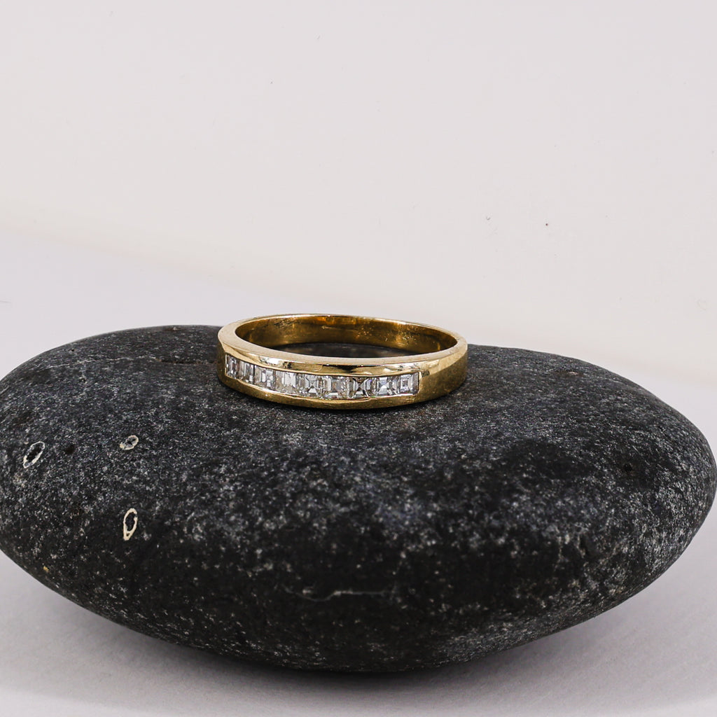 18ct Gold Minimalist Bezel-Set Ring