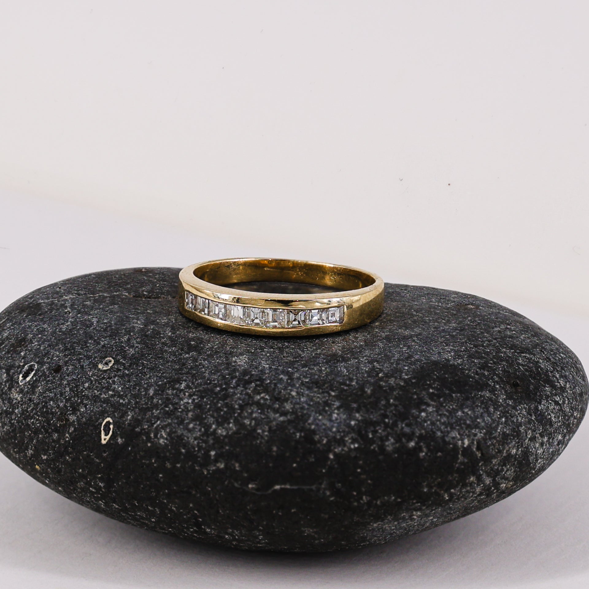 18ct Gold Minimalist Bezel-Set Ring