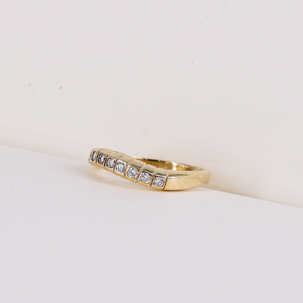 9ct Yellow Gold Diamond Graduated Band