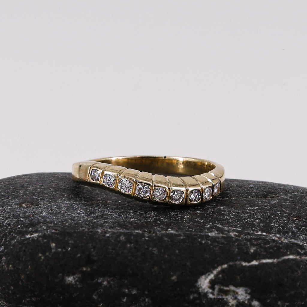 9ct Yellow Gold Diamond Graduated Band