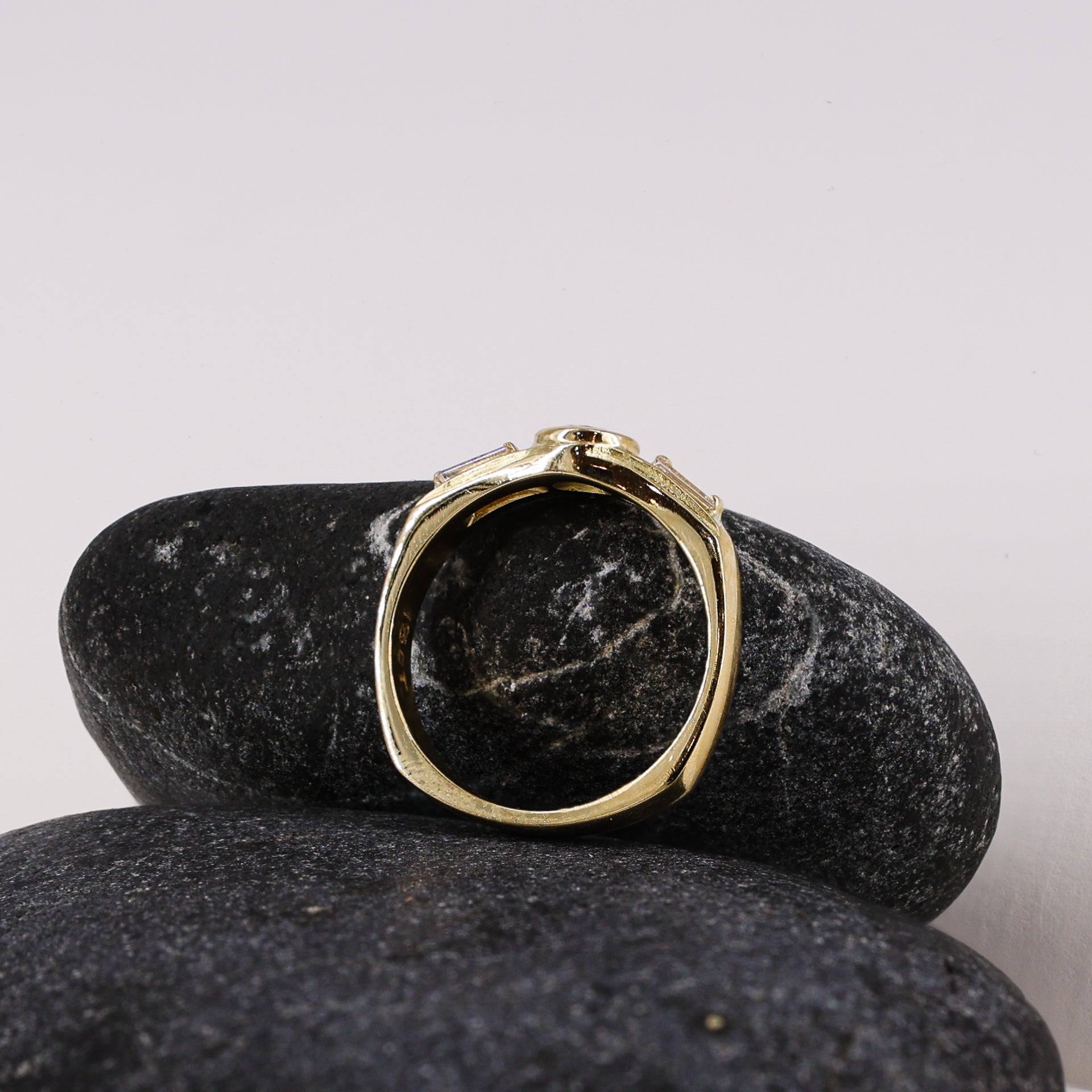 18ct Gold Vintage-Inspired Bezel Diamond 18ct Gold Ring