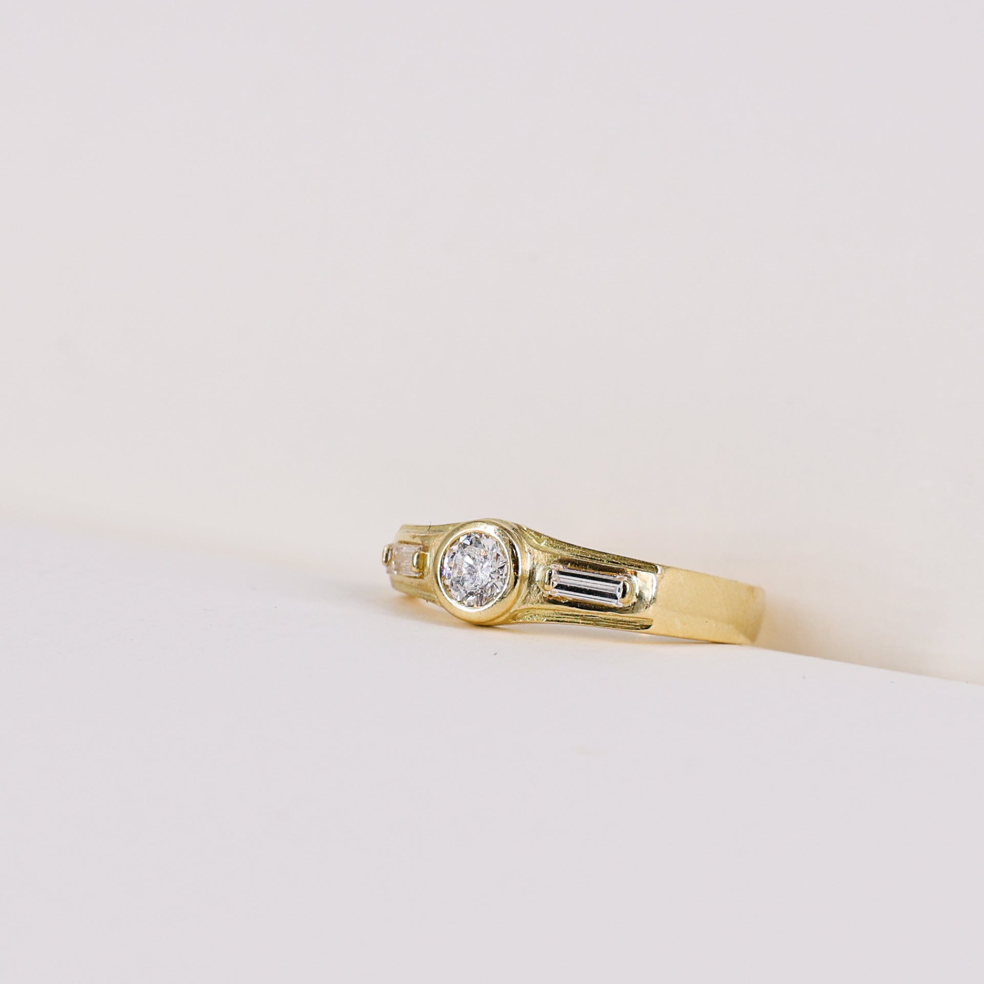 18ct Gold Vintage-Inspired Bezel Diamond 18ct Gold Ring