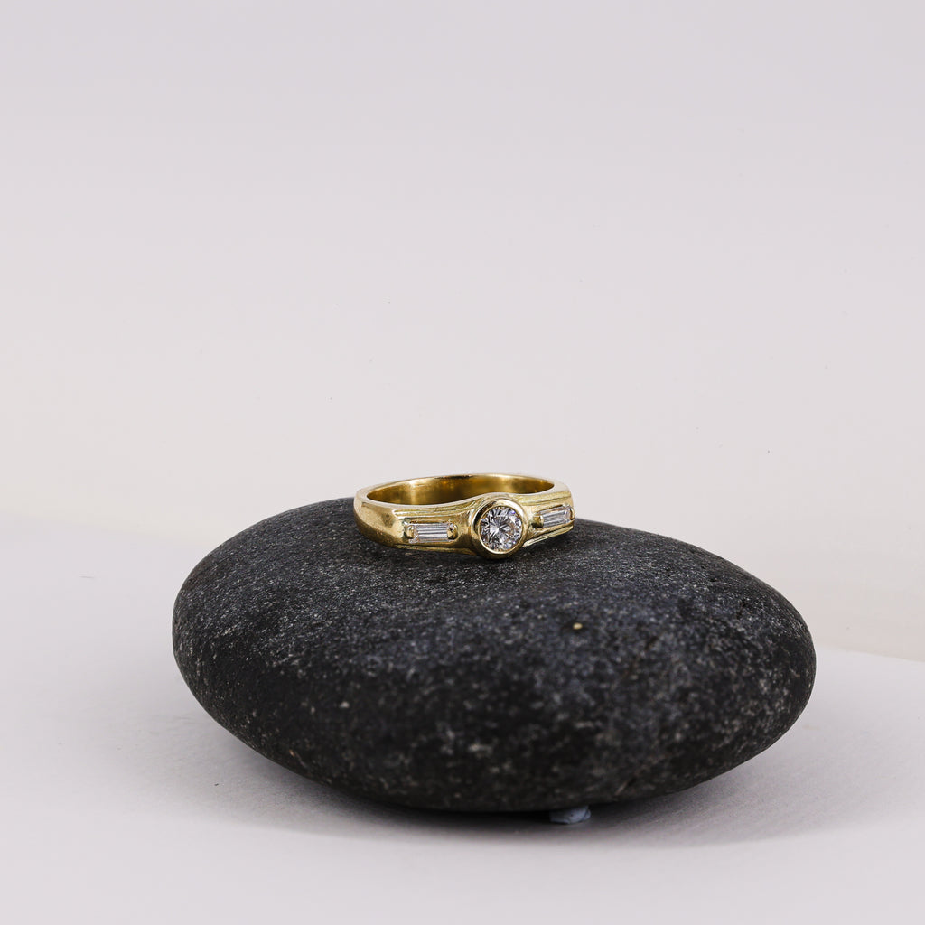 18ct Gold Vintage-Inspired Bezel Diamond 18ct Gold Ring