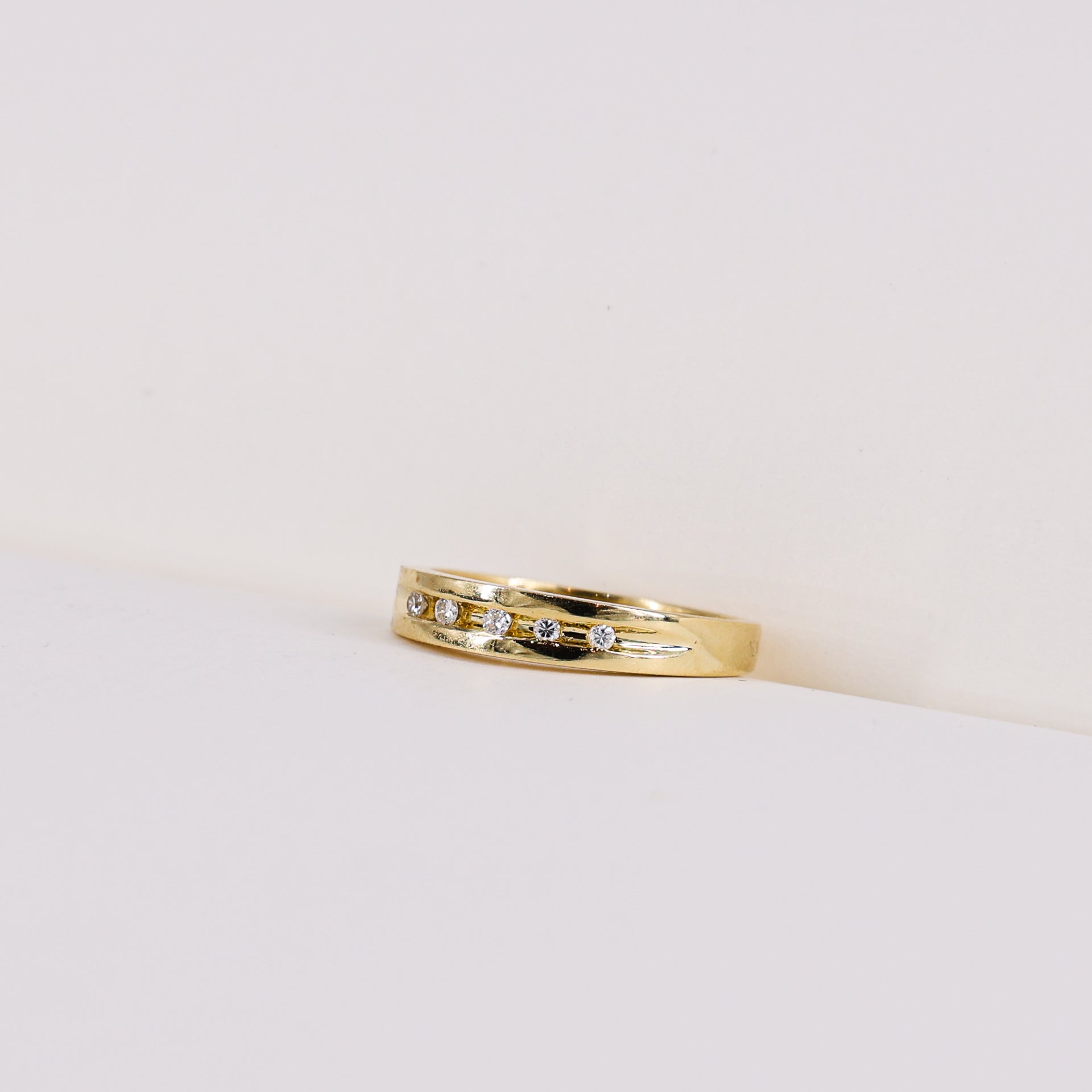 18ct Gold Band with Diamond Accent