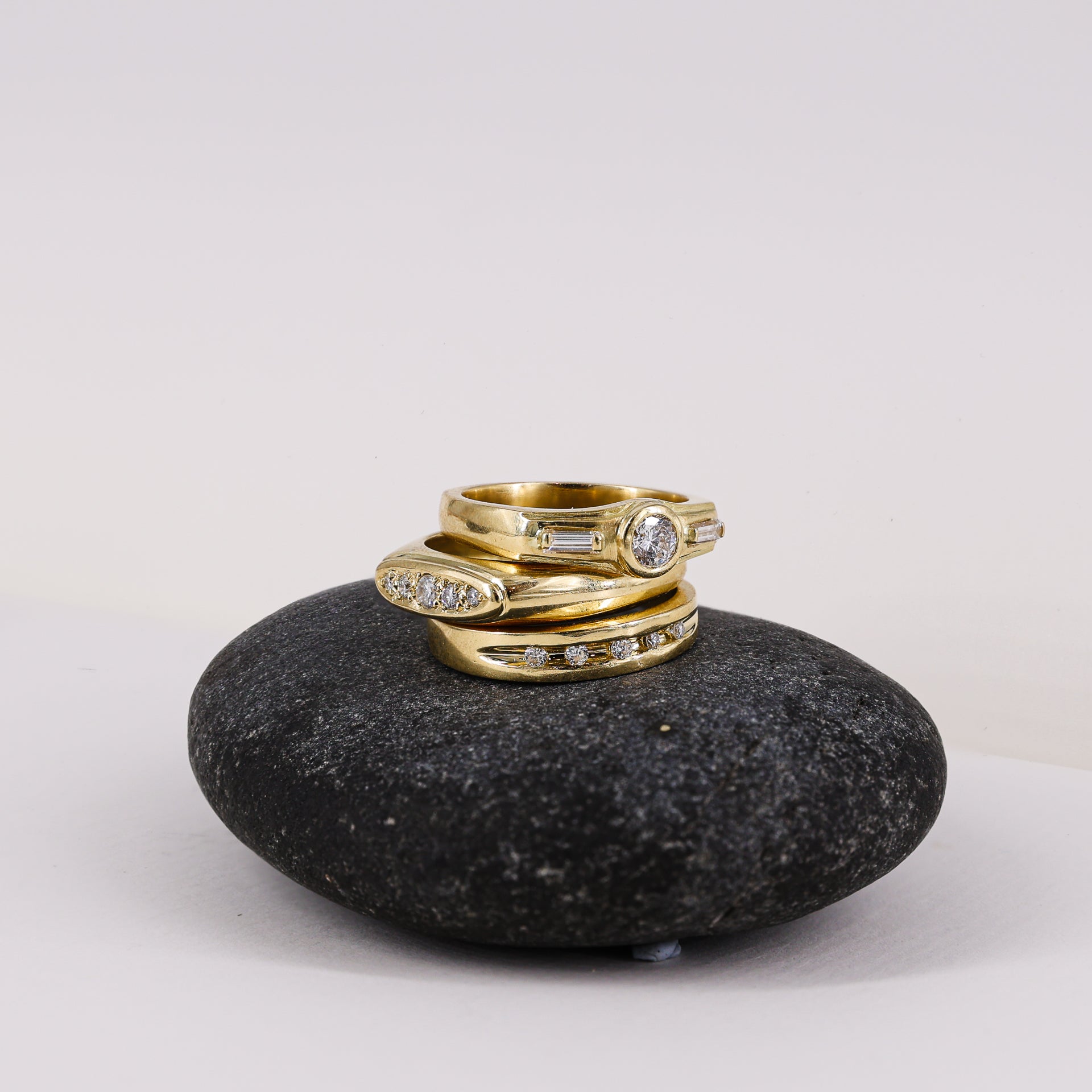 18ct Gold Bezel-set Diamond Minimalist Ring