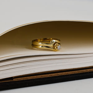 18ct Yellow Gold Wave Diamond Set