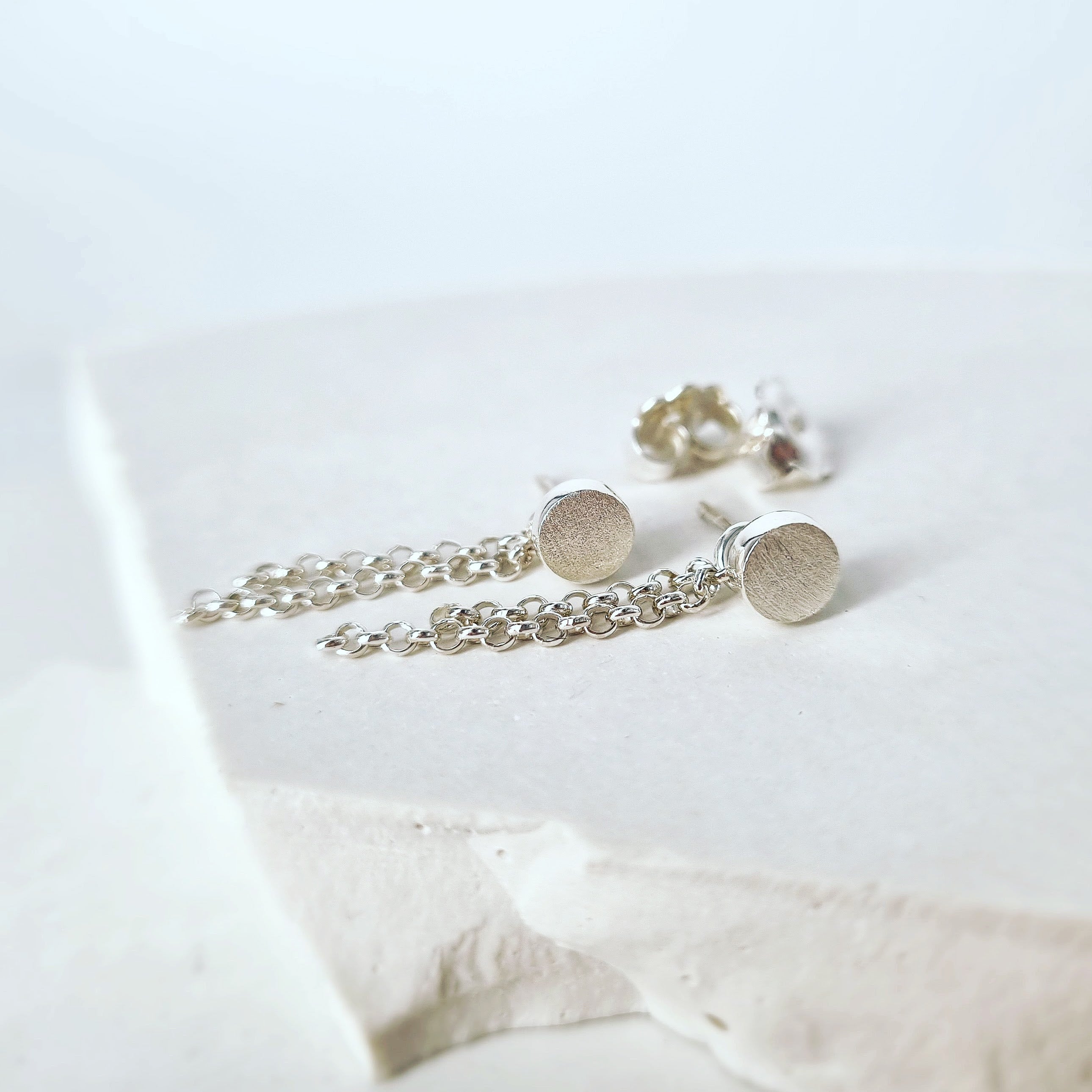 Round Studs with Chain