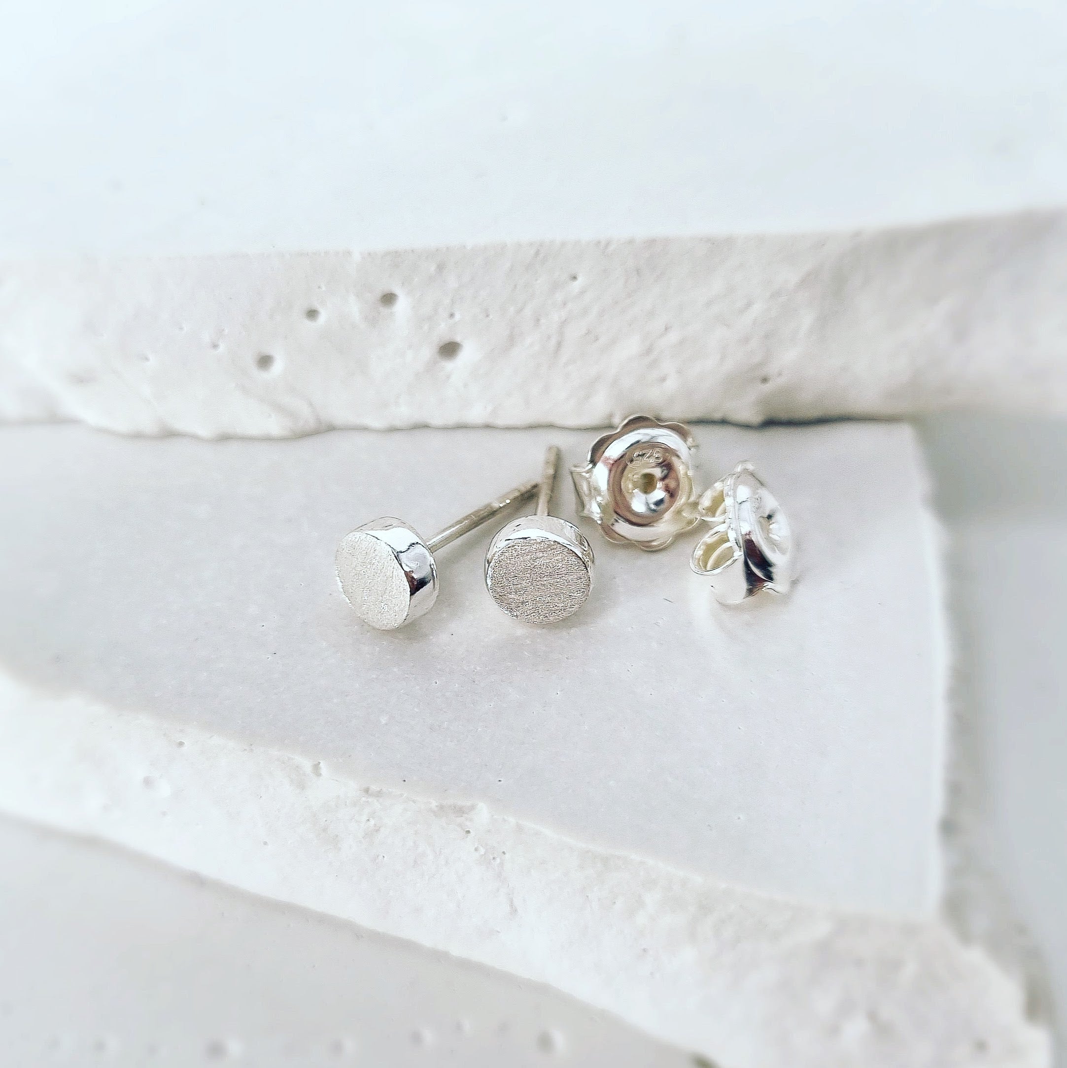 Round Studs with Chain